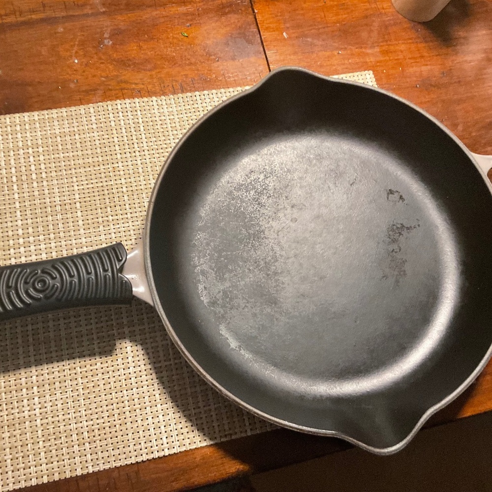 Le Creuset Skillet Oyster Skillet 12 inch (30 cm) plus handle grip
